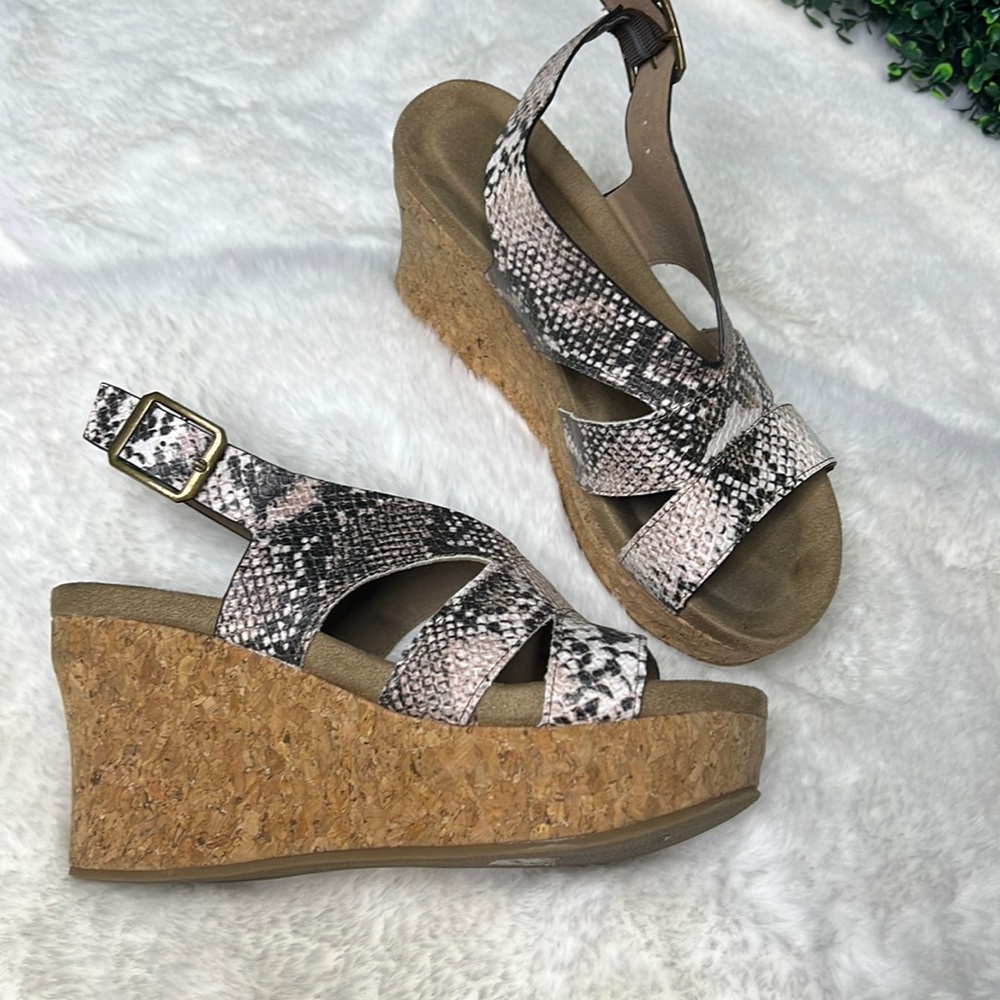 Pierre Dumas Snake Print Wedges. Size 6 - image 1